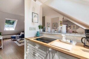 Fridge, oven, stovetop, dishwasher