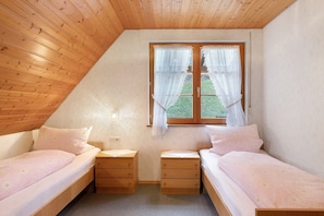 2 bedrooms, free WiFi, bed sheets