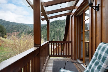 Parco della struttura. Appartamento 'Waldblick, 50 Qm' con giardino in comune, balcone e Wi-Fi