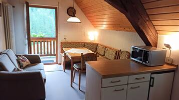 Télévision, table de tennis de table, chaßne hi-fi