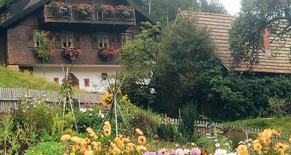 Apartment 'Talblick' with Shared Garden, Balcony and Wi-Fi