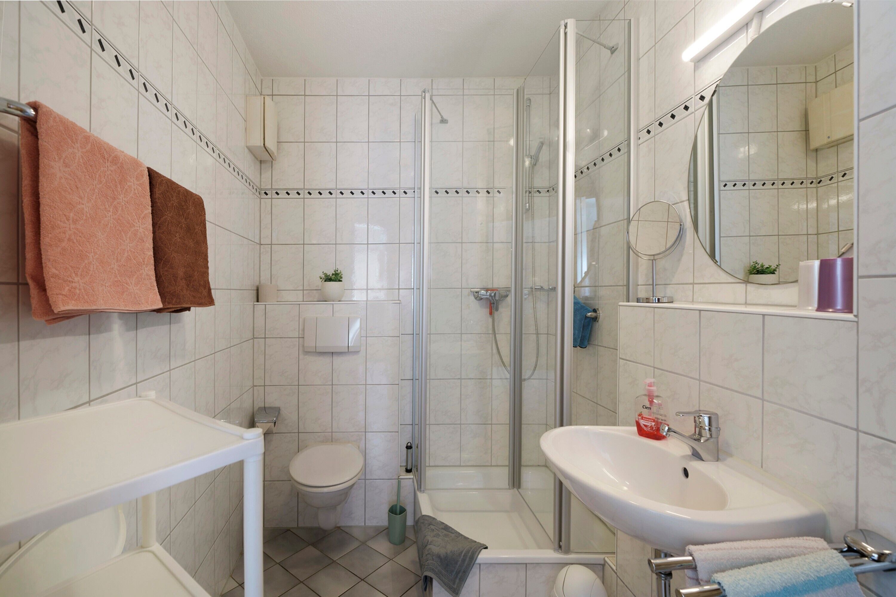 Een douche, een haardroger, handdoeken