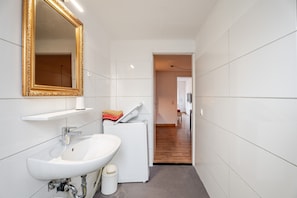 Shower, towels