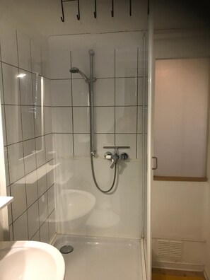 Shower, towels