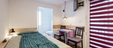 1 bedroom, free WiFi, bed sheets