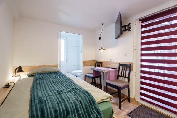 1 bedroom, free WiFi, bed sheets