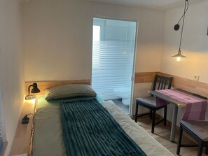 1 bedroom, free WiFi, bed sheets - Apartment 'A' with Wi-Fi (Bühl)