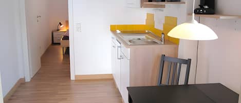 Frigorífic, microones, placa de cuina i bullidora elèctrica