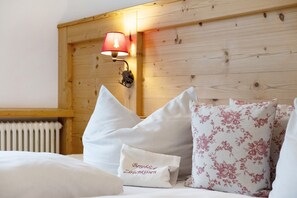 1 bedroom, free WiFi, bed sheets - Room 'Doppelzimmer 3' with Mountain View, Balcony and Wi-Fi (Bernau im Schwarzwald)