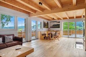 Téléviseur, foyer, lecteur de DVD, chaîne audio