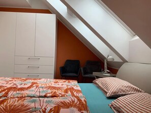 1 bedroom, iron/ironing board, free WiFi, bed sheets - Apartment 'Ferienwohnung Munzert - Bodensee' with Lake View, Balcony and Wi-Fi (Langenargen)