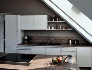 Kühlschrank, Ofen, Herdplatte, Geschirrspüler