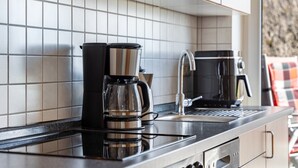 Kaffetrakter/tekoker, kjøleskap, mikrobølgeovn og ovn