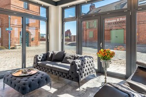 TV - ELBE.6 - Stylish Apartment Directly on the Elbe (Wittenberge)