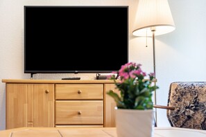 Interior - Apartment '3' with Shared Garden and Wi-Fi (Groß Zicker)