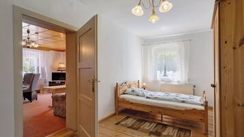 2 dormitorios, tabla de planchar con plancha, wifi gratis y ropa de cama