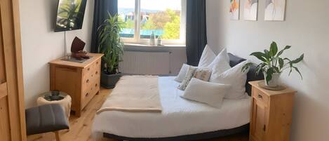 1 habitación, tabla de planchar con plancha, wifi gratis y ropa de cama