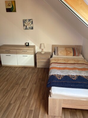 2 bedrooms, free WiFi, bed sheets