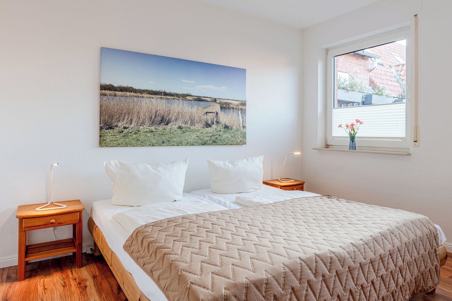 2 bedrooms, travel cot, free WiFi, bed sheets