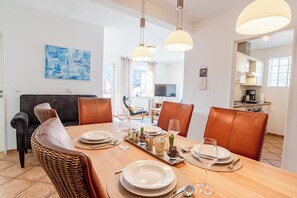 Unclassified image, 5 of 27, button