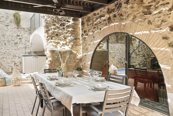 Outdoor dining