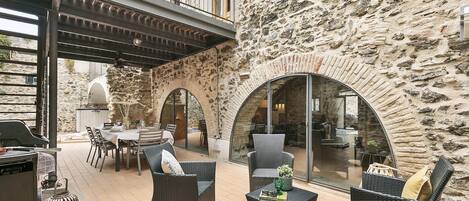 تناول الطعام بالخارج