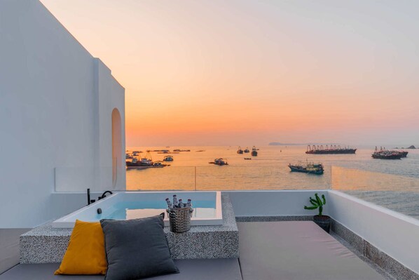 Romantic Double Room, Sea View | Terrace/patio - Miyue · Shenzhen Monet Garden Seaview Resort (Shenzhen)