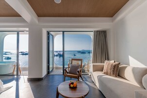 Premium bedding, down comforters, free minibar, blackout drapes