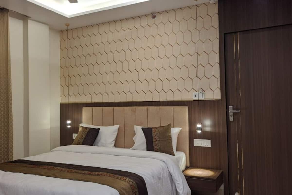 Standard Room | Iron/ironing board, free WiFi