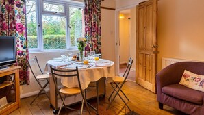 Dining - Cottage in Wellington near Blackdown Hills (Wellington)