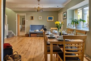 Dining - Riverside holiday home in Dolgellau, No Deposit (Dolgellau)