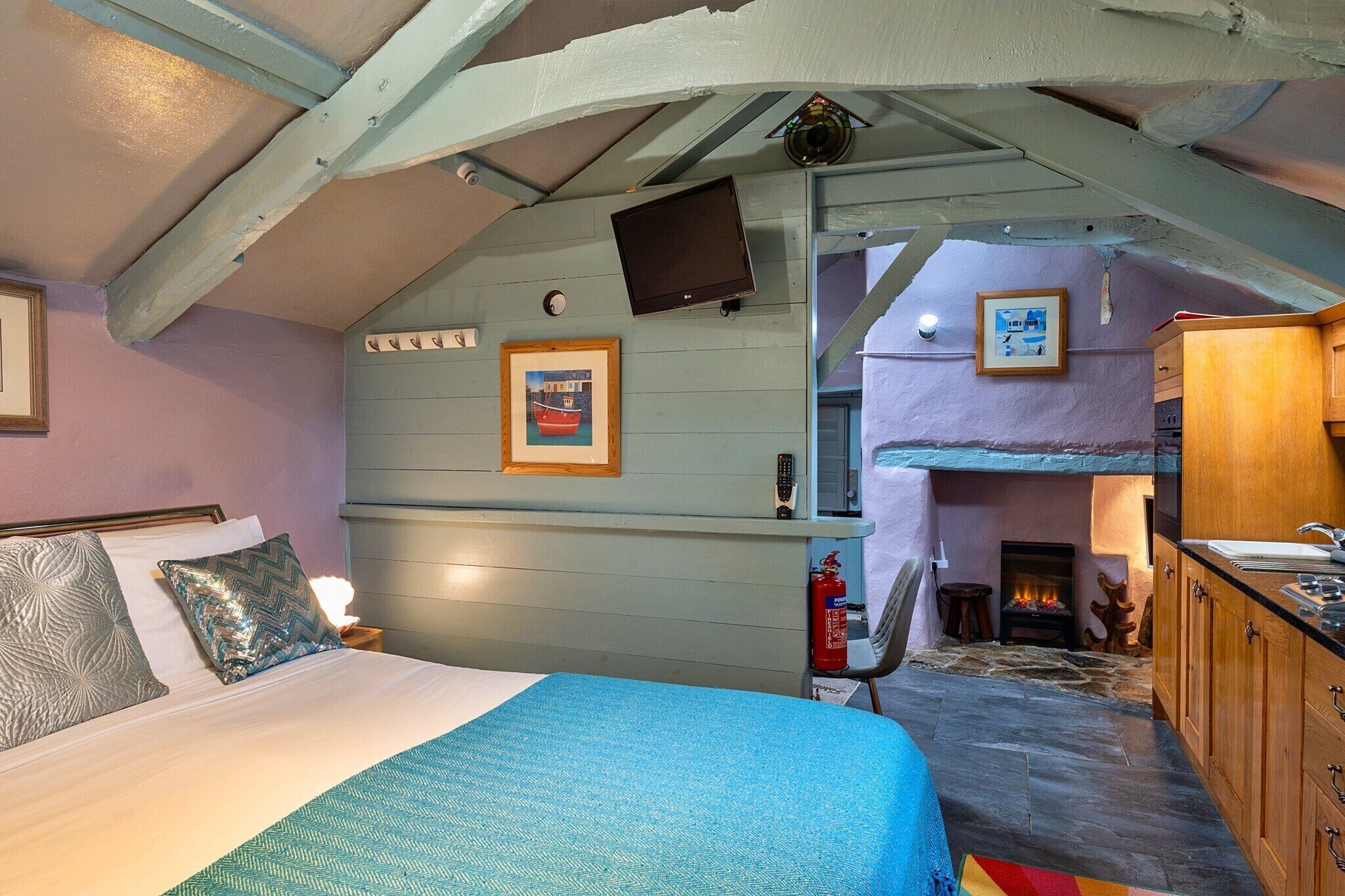 Cottage In Bossiney Near Tintagel Castle - Tintagel