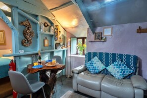 Dining - Cottage in Bossiney near Tintagel Castle (Bossiney)
