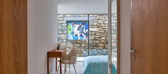 Clifftop Retreat in Criccieth with Stunning Views