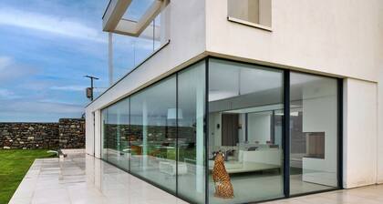 Clifftop Retreat in Criccieth with Stunning Views