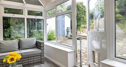 Cottage in Rowen by River & Pet-Friendly Trails