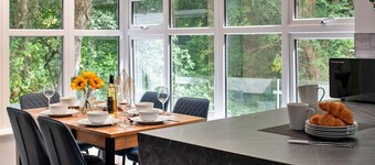 Cottage in Rowen by River & Pet-Friendly Trails