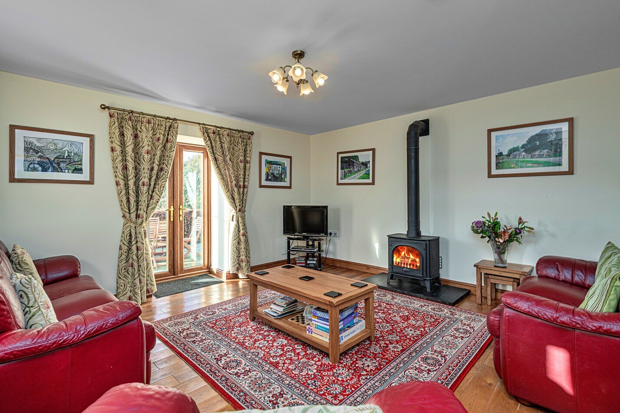 Cottage On Cardigan Bay With Hot Tub - Borth