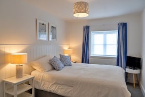 4 bedrooms, iron/ironing board, travel crib, free WiFi - Charming Retreat in Cornwall near Bude Beaches (Marhamchurch)