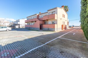 Exterior - Stylish beachfront apartment in Ampuriabrava (Ampuriabrava)