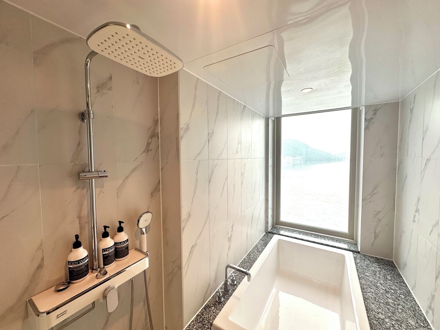Junior Double Room, Beach View | Bathroom | Free toiletries, hair dryer, slippers, towels