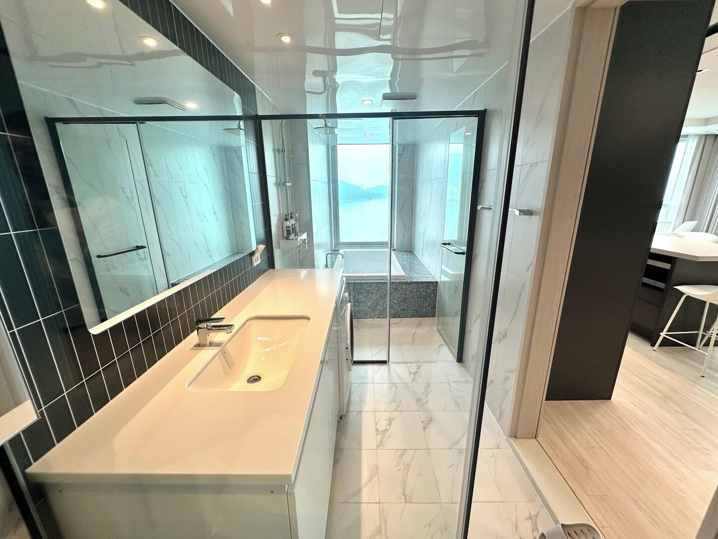 Junior-dobbeltværelse - strandudsigt | Badeværelse | Gratis toiletartikler, hårtørrer, håndklæder, Sæbe