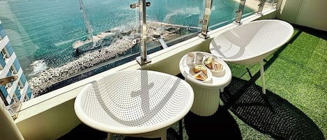 Quarto casal luxo, vista para o oceano | Terraço/pátio