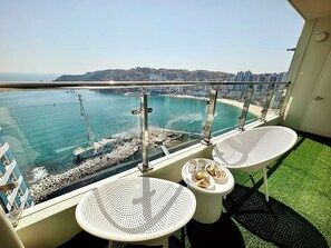 Habitación Deluxe doble, vistas al mar | Terraza o patio