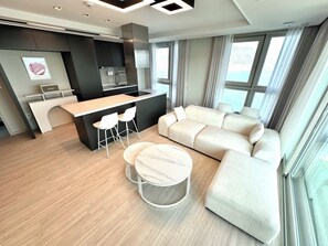 Soundproofing, free WiFi, bed sheets - THE DECEMBER STAY Busan Ocean Terrace (Busan)