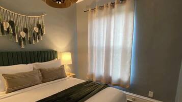 3 bedrooms, iron/ironing board, WiFi, bed sheets