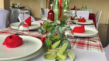 Tägliches inbegriffenes kontinentales Frühstück