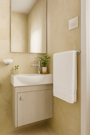 Dusche, Haartrockner, Handtücher, Seife