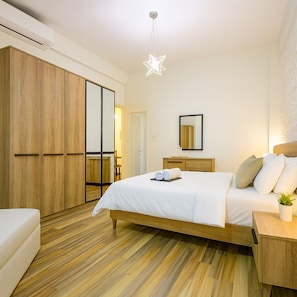 3 bedrooms, desk, iron/ironing board, free WiFi