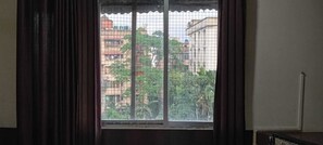 Basic-Doppelzimmer | Blick auf die Straße
